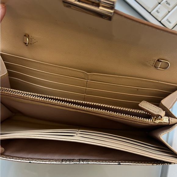 MCM Gold Wallet - Picture 3 of 4